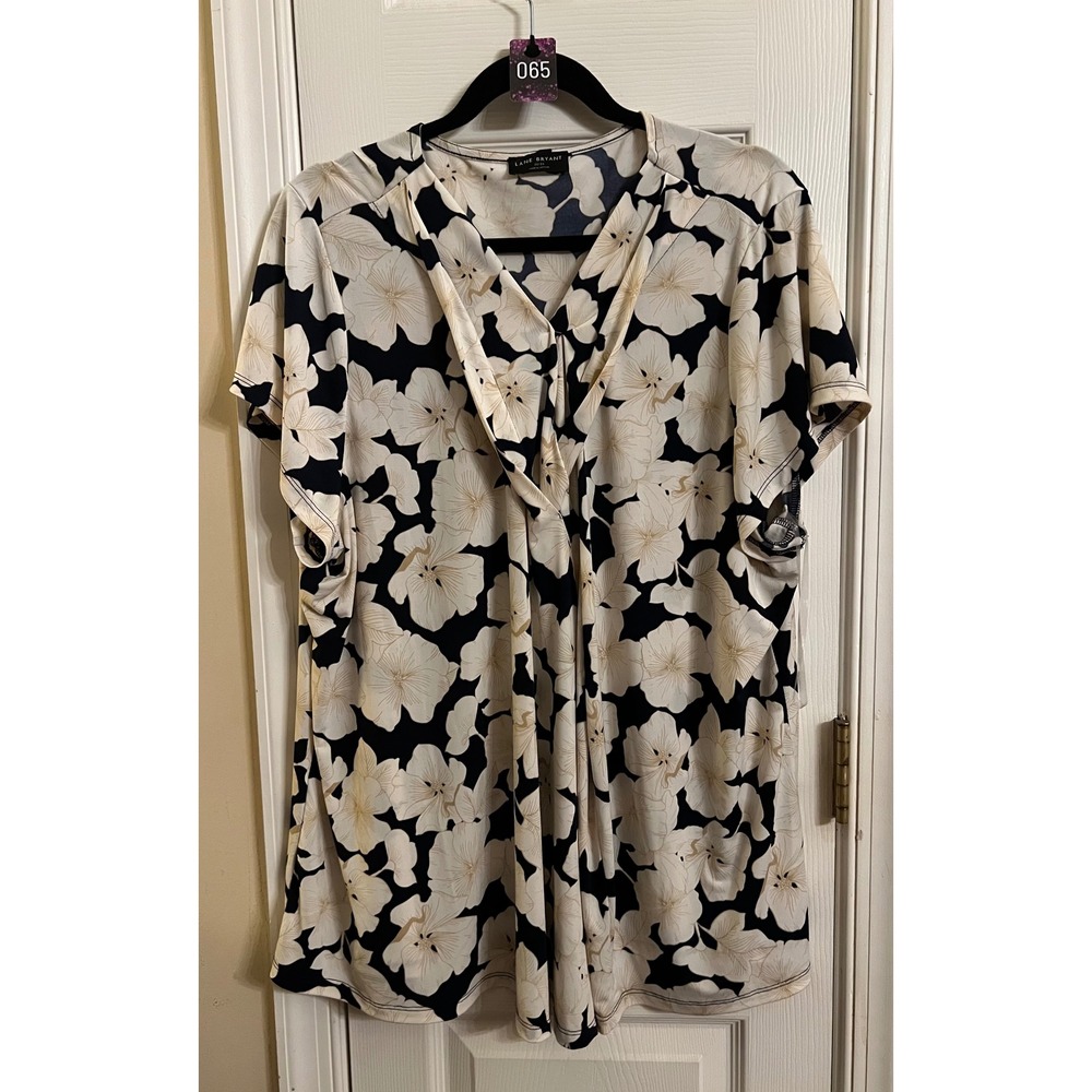 Lane Bryant Floral V-Neck Draped Front Blouse Navy Cream Plus Size 22/24